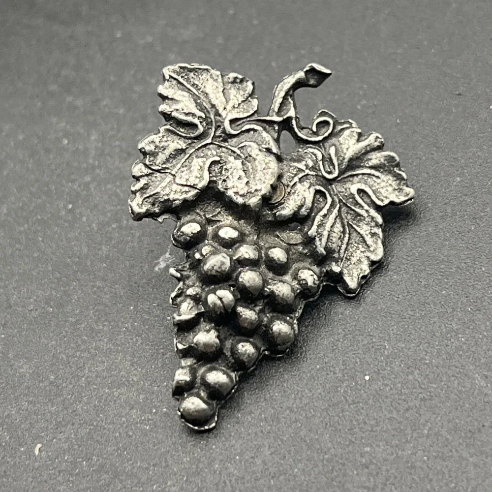 Bunch Of Grapes Silver Tone Fruit Lapel Hat Pin